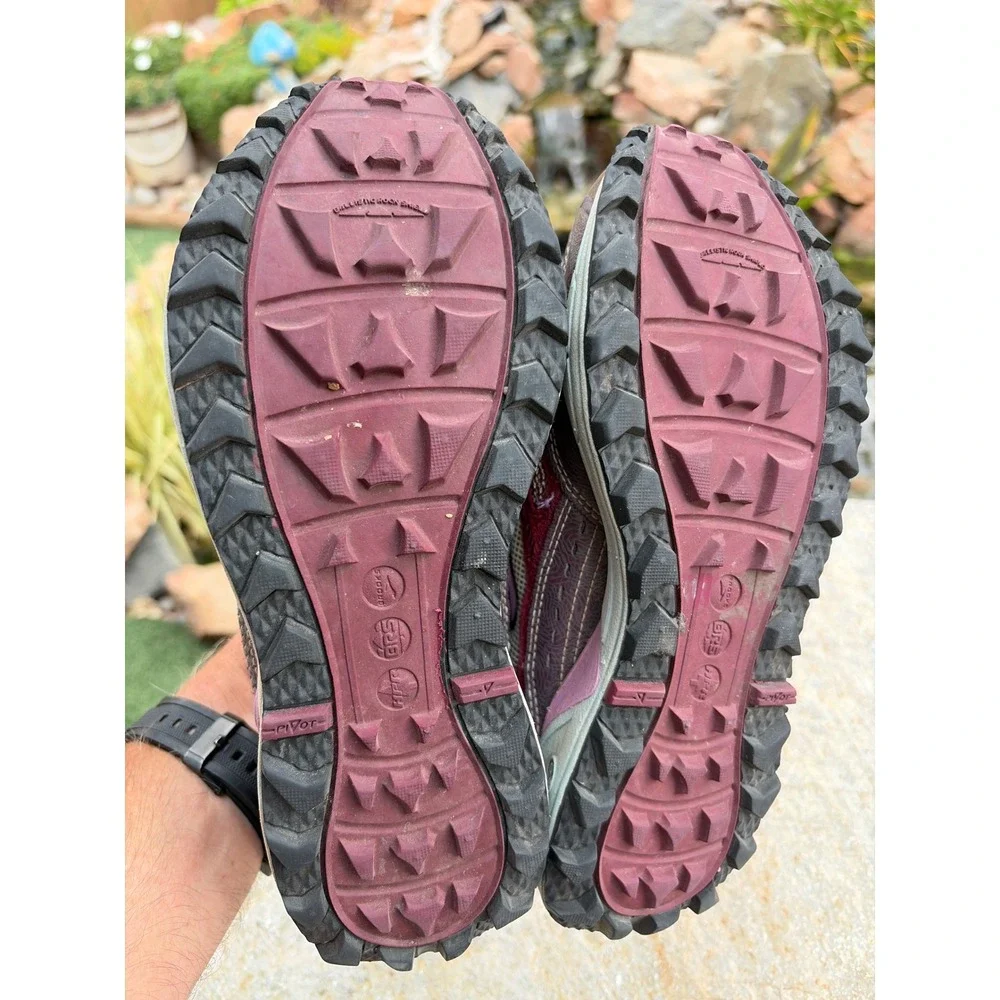 Brooks Cascadia Womens 7.5 Trail Running Shoes Burgundy Grey 1200701B659